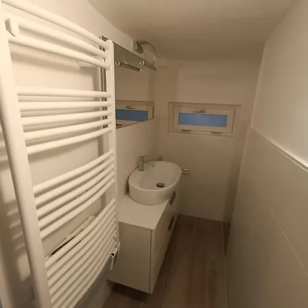 La Petite Maison Soleil Apartment *